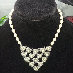 Pearl and white stone netted necklace